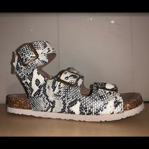 Outwoods snakeskin sandals size 8
